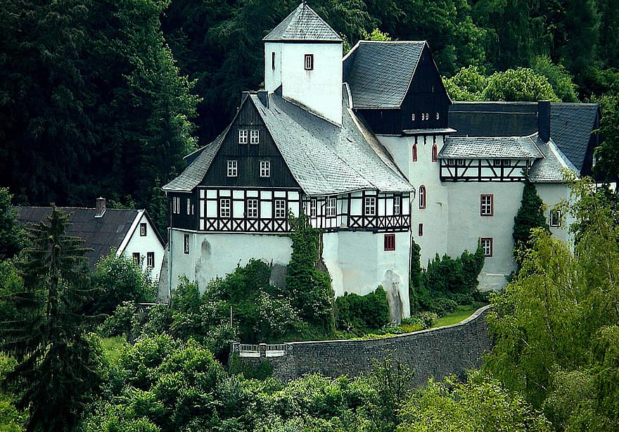 ertsbergen, Het kasteel van Rauhenstein, een bezoek waard, prive-bezit, bevallig, geschiedenis, regel, edele