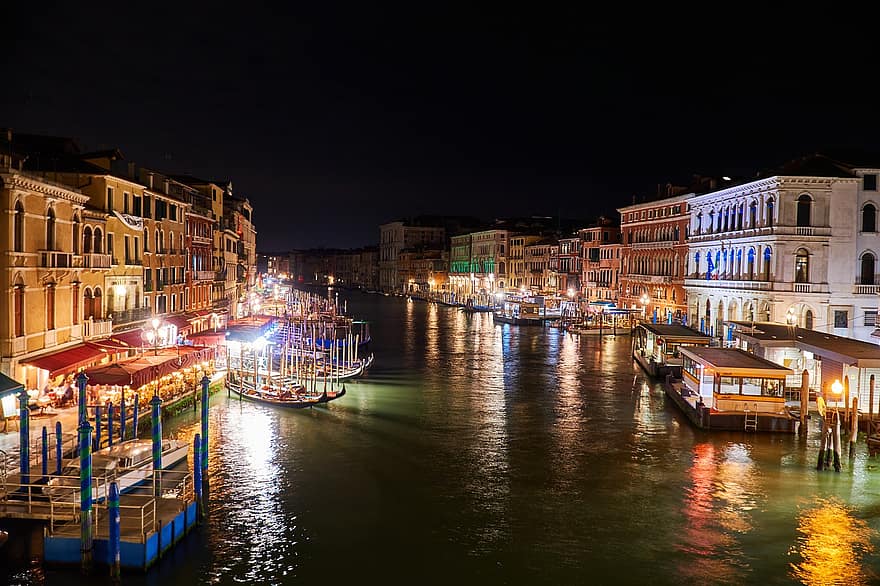 ヴェネツィア、大運河、夜、イタリア、ゴンドラ、ボート、港、シティ、建物、ライト、運河
