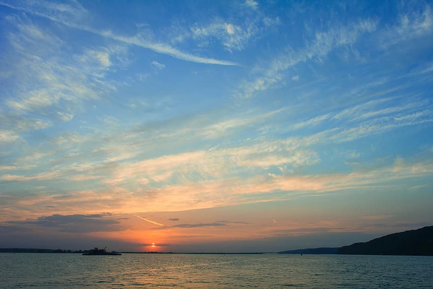 solnedgang, hav, båt, vann, himmel, natur, landskap, innsjø, sol, kveld, skyer