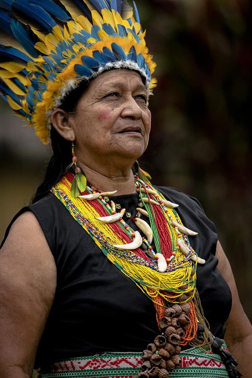 كولومبيا ، السكان الأصليين ، الثقافة الكولومبية ، الأمازون الكولومبي ، أمازون ، الثقافات ، الثقافة الأصلية ، اللباس التقليدي ، نساء ، رجال ، شخص واحد