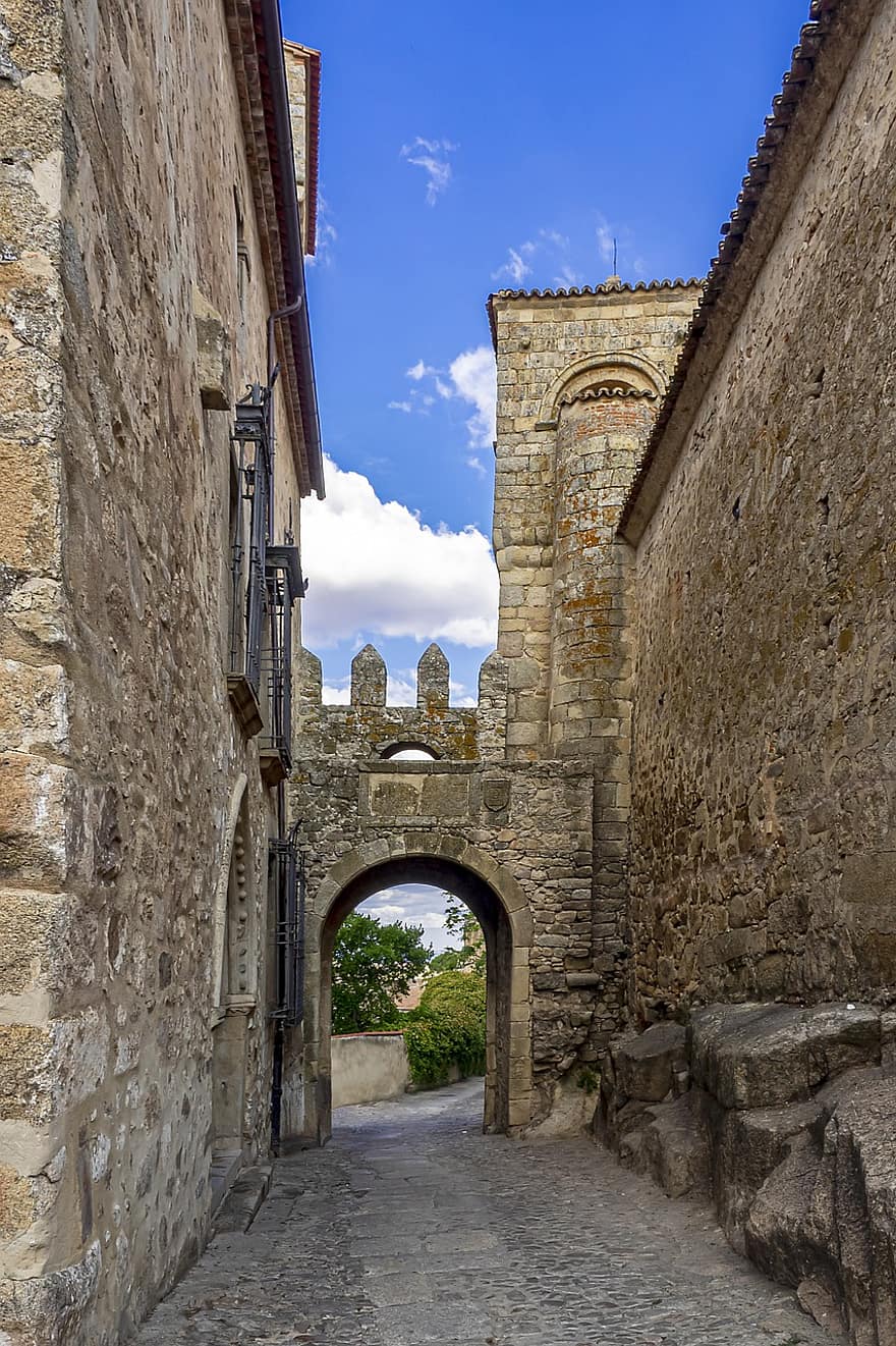 Schloss Trujillo, Festung, Bogen, Tor, Türme, Schloss, Zinnen, mittelalterlich, Pfad, Eingang, historisch