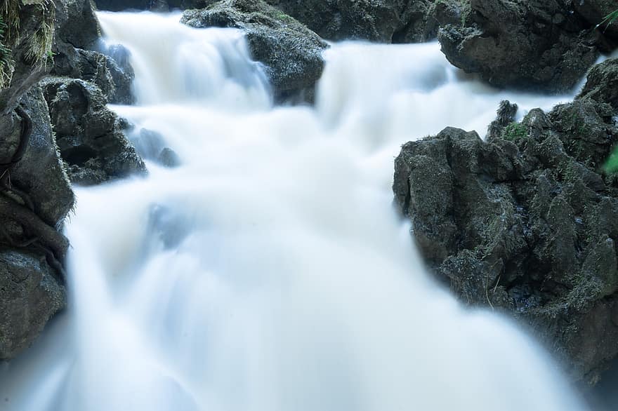 cascada, agua que fluye, agua, corriente, naturaleza