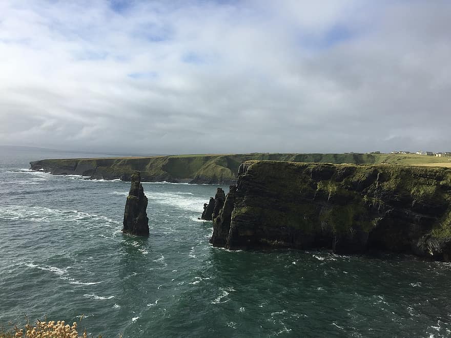 Ιρλανδία, σπάζοντα κύματα παραλίας, βράχος, νερό