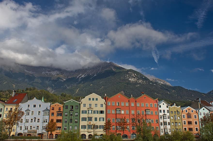 mājas, Austrijā, pilsēta, arhitektūra, kalns, vasarā, ēkas ārpuse, jumts, uzbūvēta struktūra, pilsētas ainava, slavenā vieta