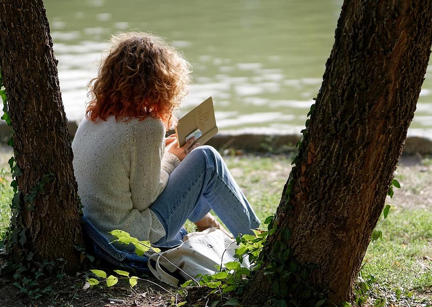 dziewczynka, czytanie, jezioro, park, relaks, wolny czas, książka, kobieta, młody, posiedzenie