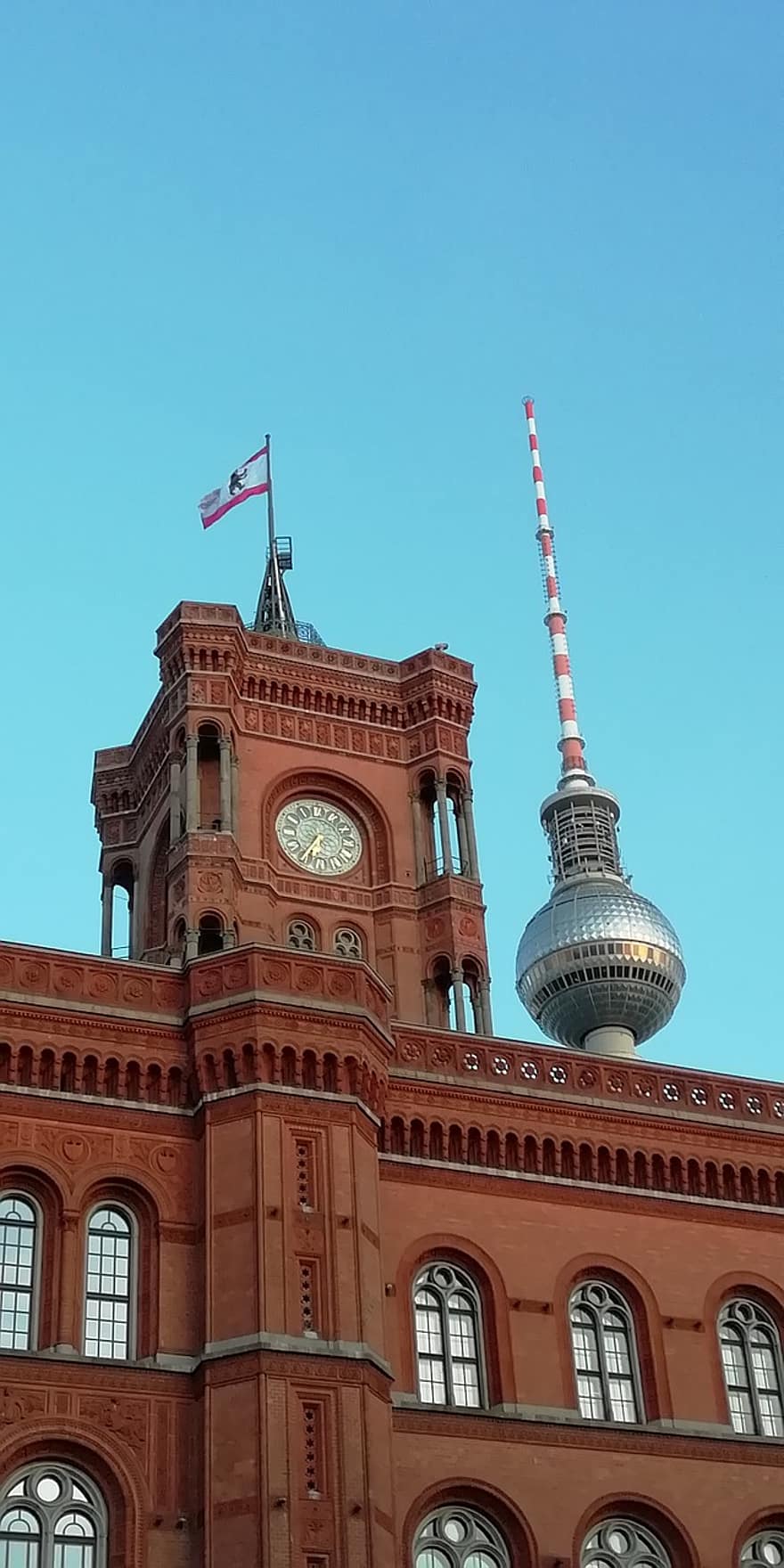 budova, architektura, hodinová věž, radnice, Berlín, červená radnice, televizní věž