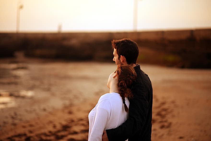 pāris, pludmale, raksturs, skūpsts, romantika, debesis, romantisks, cilvēkiem, sievietēm, attiecības, cilvēks