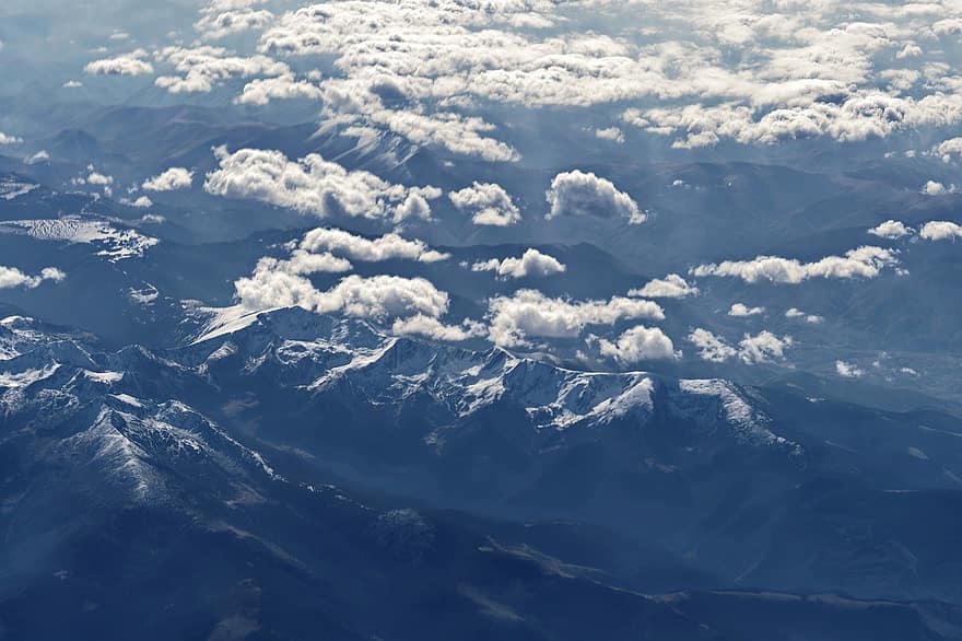 skyscape, cel, les muntanyes, núvol, paisatge, vista aèria, avió, muntanya, neu, cim de muntanya, blau