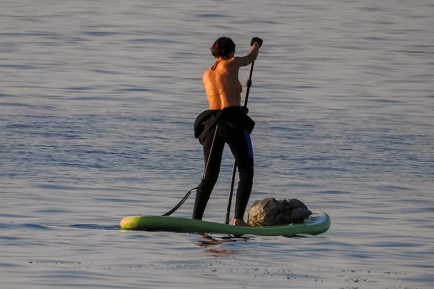 paddla boarding, kvinna, hav, vatten, vattensport, paddling, paddelbräda, rekreation, semester, livsstil, äventyr