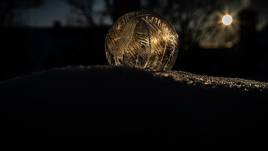Bubble, Frozen, Snow, Light, Ice, Ice Crystals, Frost, Winter, Soap Bubble, Ball, Cold