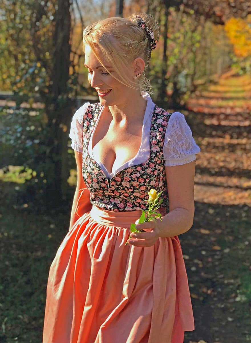 широкая юбка в сборку, традиционный наряд, женщина, костюм, бавария, Баварская Мода, Германия, кавказец