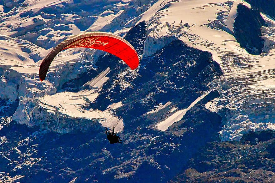 Gleitschirmfliegen, Berge, Schnee, Winter, Berglandschaft, chamonix, Haute-Savoie, Alpen, Extremsportarten, Berg, Sport