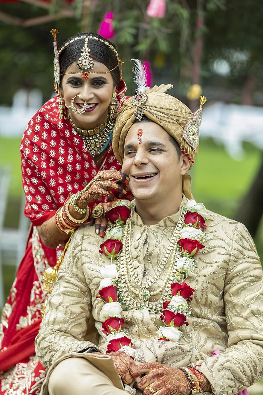 ζευγάρι, γάμος, αγάπη, ειδύλλιο, Χαρά, πολιτισμών, παραδοσιακή φορεσιά, γυναίκες, χαμογελαστά, εγχώριας κουλτούρας, ινδική κουλτούρα