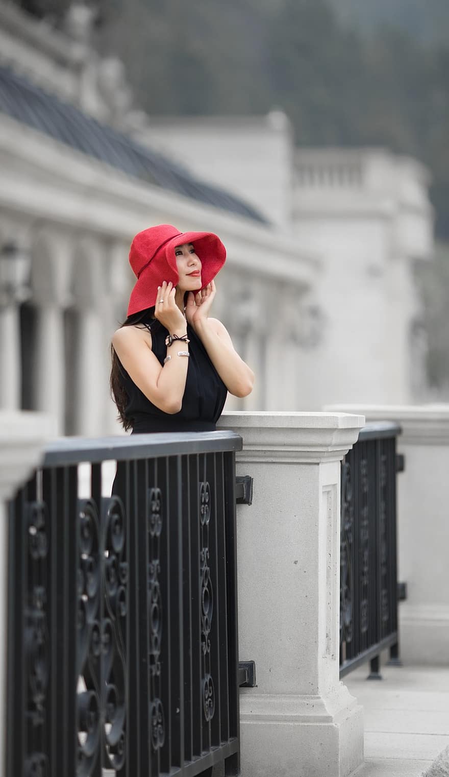 Kadın, balkon, Kırmızı şapka, KADIN, bir kişi, yetişkin, zarafet, genç yetişkin, moda, yaşam, dişiler