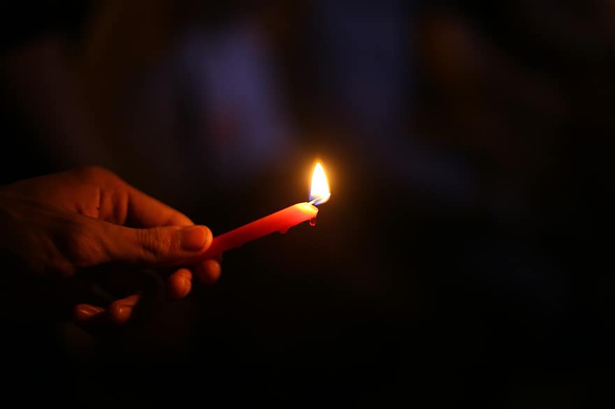 świeca, płomień, światło ze świeczki, ogień, zjawisko naturalne, palenie, religia, ludzka ręka, ciepło, temperatura, zbliżenie