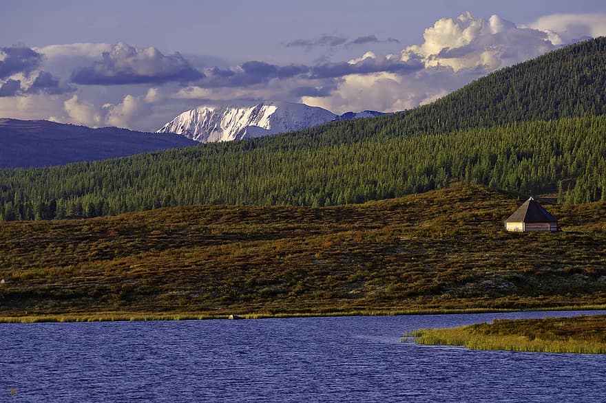 Lac, maison, les montagnes, des arbres, herbe, la nature, Peazage, Altaï, Sibérie