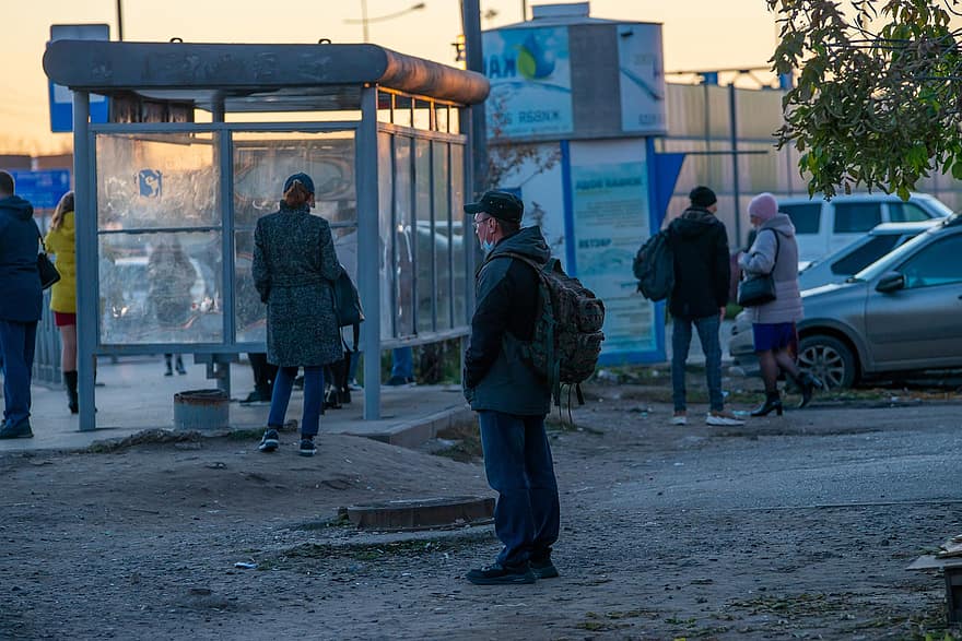 parada de autobús, pasajeros, puesta de sol, calle, gente, esperando, al aire libre, urbano, ciudad, permanente, Rusia