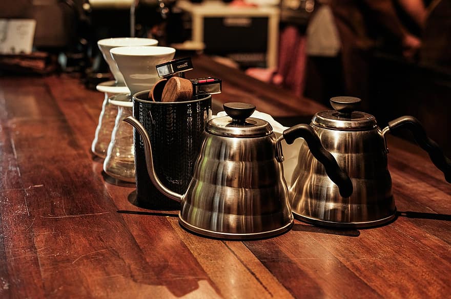 кава, приготування кави, кафе, таблиця, дерево, пити, в приміщенні, впритул, єдиний об’єкт, металеві, посуд