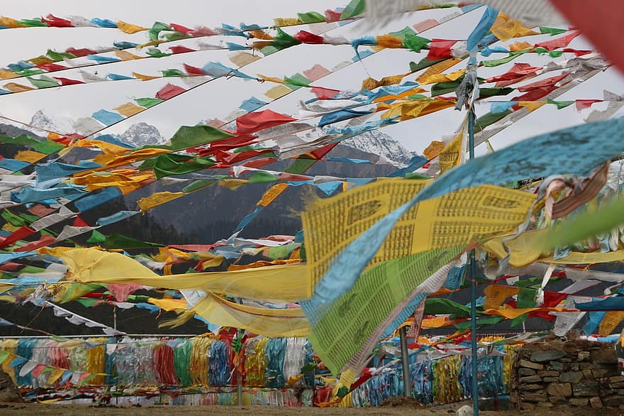 modlitební praporky, Tibet, hory, tibetské modlitební praporky, buddhismus, barevné vlajky, Himaláje, víra, modlitba, náboženství, tradiční