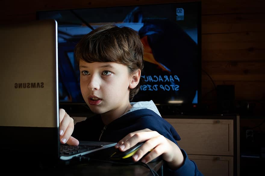 chlapec, internetu, Online hra, dítě, kavkazský, notebook, Surfovat na internetu, dospívající, míst, děti, počítač
