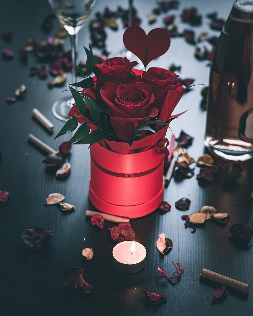 dia de Sant Valentí, roses, bouquet, arranjament floral, roses vermelles, flors, espelma de te, vela, Sant Valentí