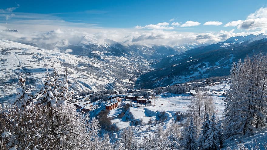 Arco 1800, estación de esquí, montañas, nieve, pueblo, edificios, invierno, frío, nubes, escarcha, paisaje