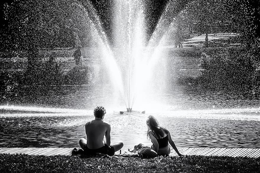 pora, fontanas, parkas, amsterdamas, vasara, vyrai, moterys, vanduo, suaugusiųjų, šlapias, du žmonės
