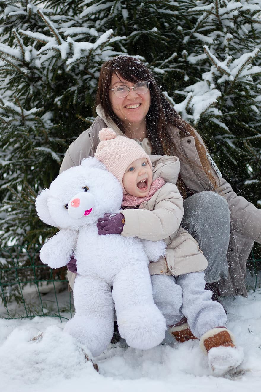Stroll, Mom And Daughter, Mother And Daughter, Winter, Snow, Christmas Tree, Spruce, Gift, Teddy Bear, Toy, Teddy