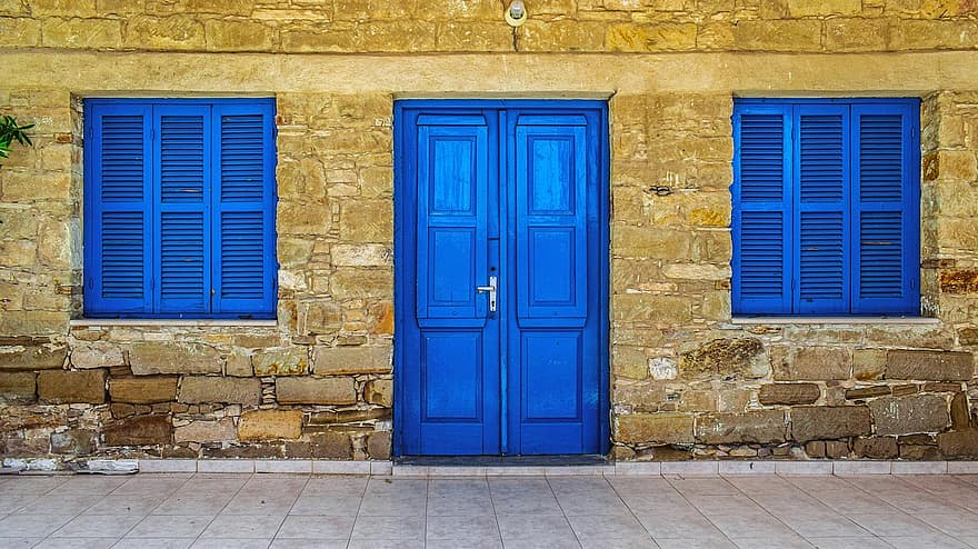 Старый дом, дверь, окна, фасад, синяя дверь, синие окна, архитектура, традиционный, строительство, окно, закрыто
