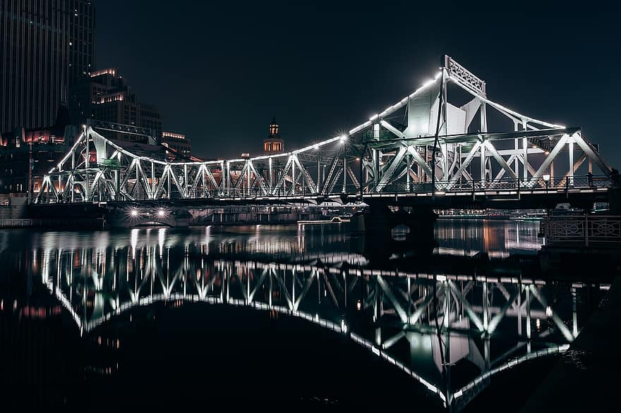 tiltas, Išsivadavimo tiltas, šviečia, upė, atspindys, vandens atspindys, atspindėjimas, miestas, architektūra, struktūrą, infrastruktūra