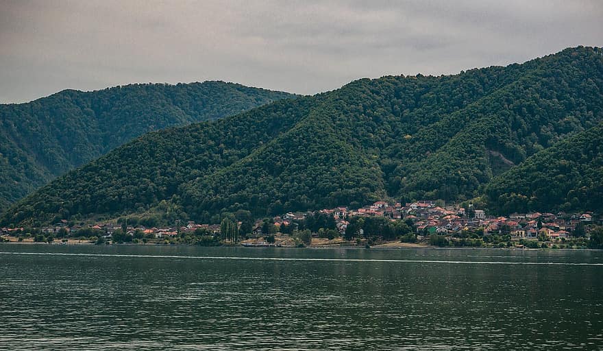 hory, město, řeka, Dunaj, Rumunsko, vesnice, Příroda, les, voda