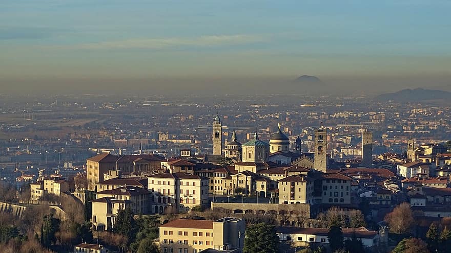 város, Bergamo, napnyugta, Bergamói katedrális, Lombardia, Olaszország, városkép, híres hely, építészet, tető, városi látkép