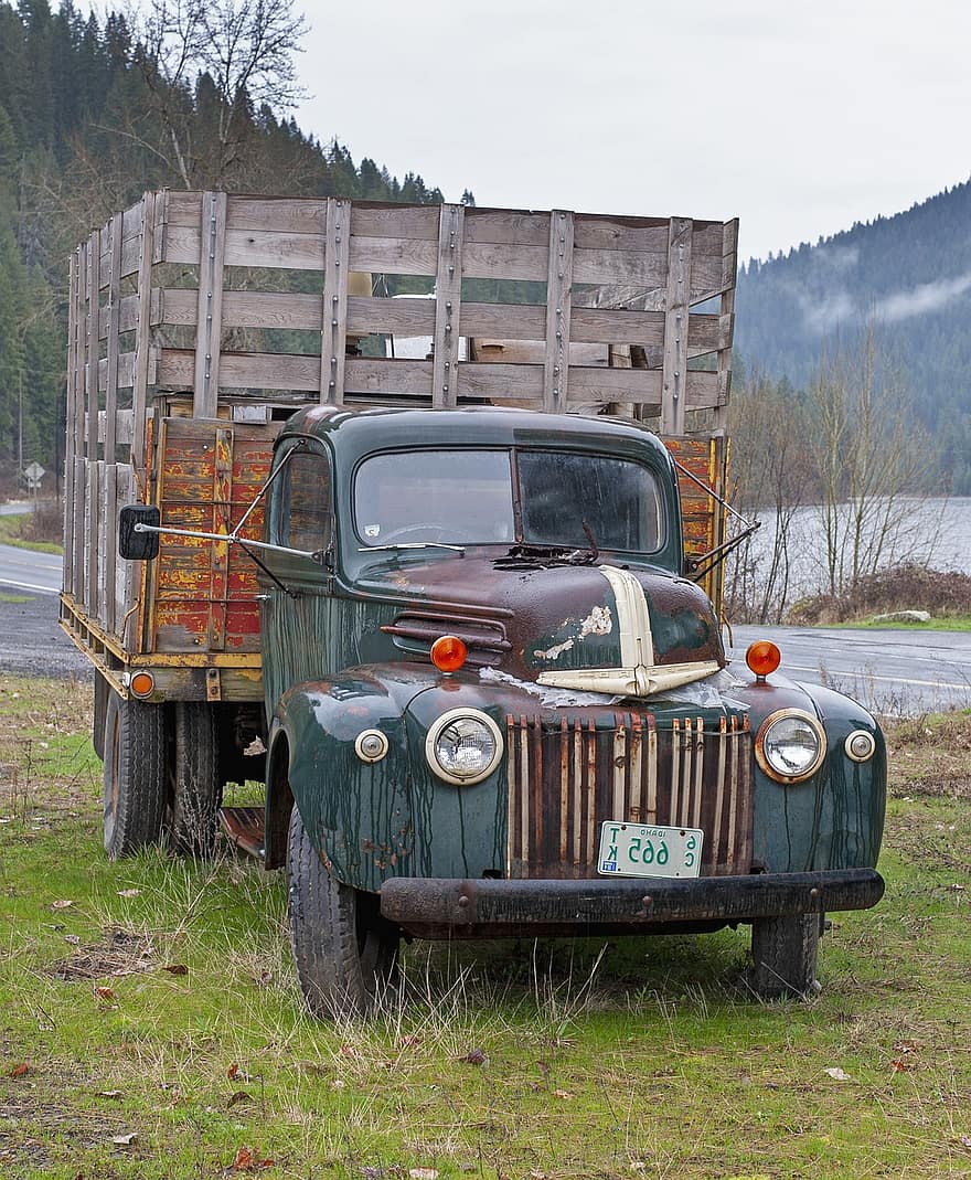 農場のトラック、アイダホ、米国、1945年フォード、ビンテージ、交通手段、曇り、春、ストックトラック、車、陸上車両