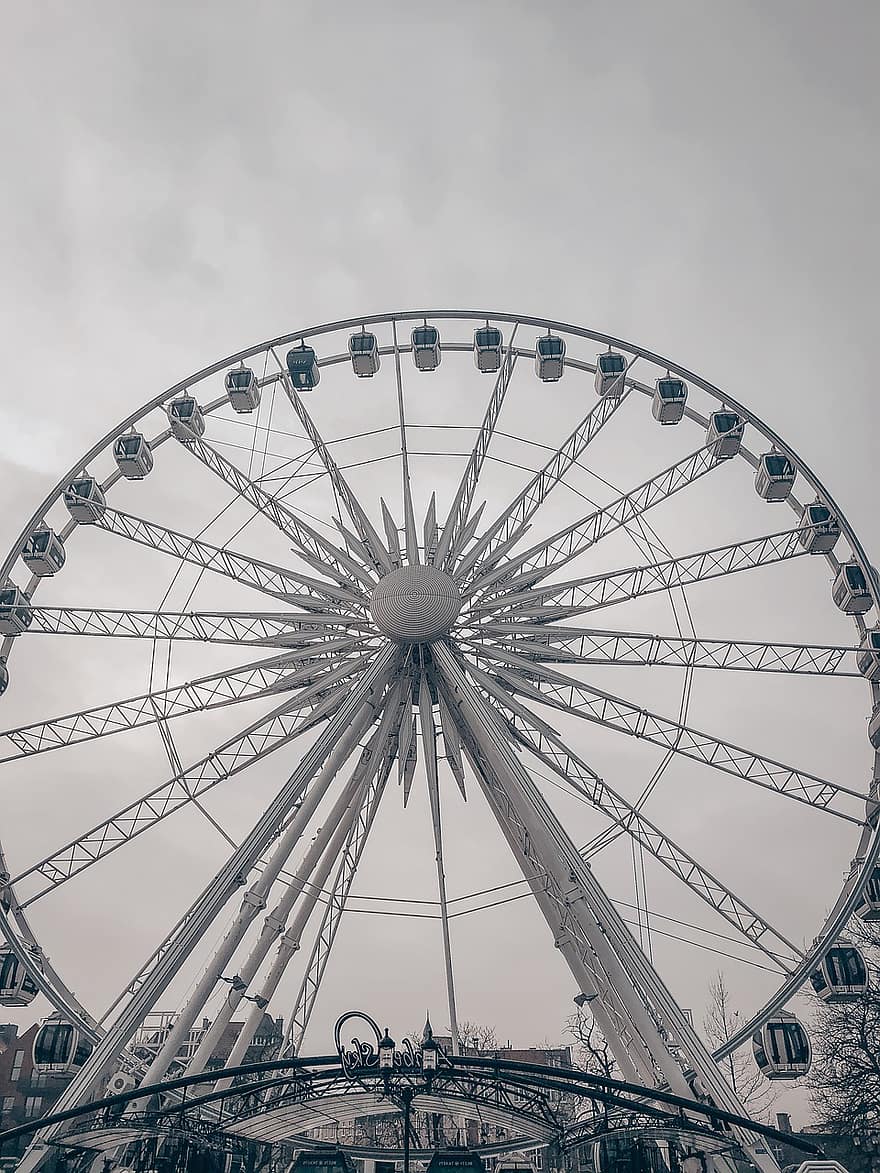 grande roue, Gdańsk, Pologne, L'Europe , architecture, noir et blanc, parc d'attractions