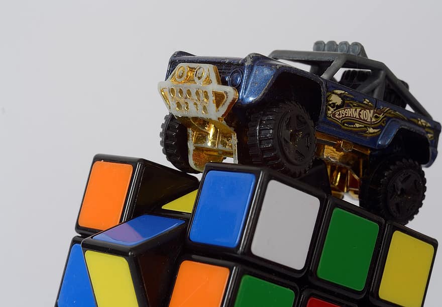 roți calde, cubul lui Rubik, jucării