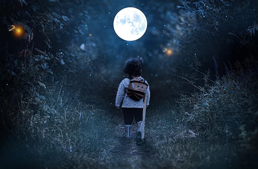 maza meitene, naktī, fotomanipulācija, mēness, mēness gaisma, pilnmēness, bērns, mazulis, meitene, jaunieši, tuksnesī