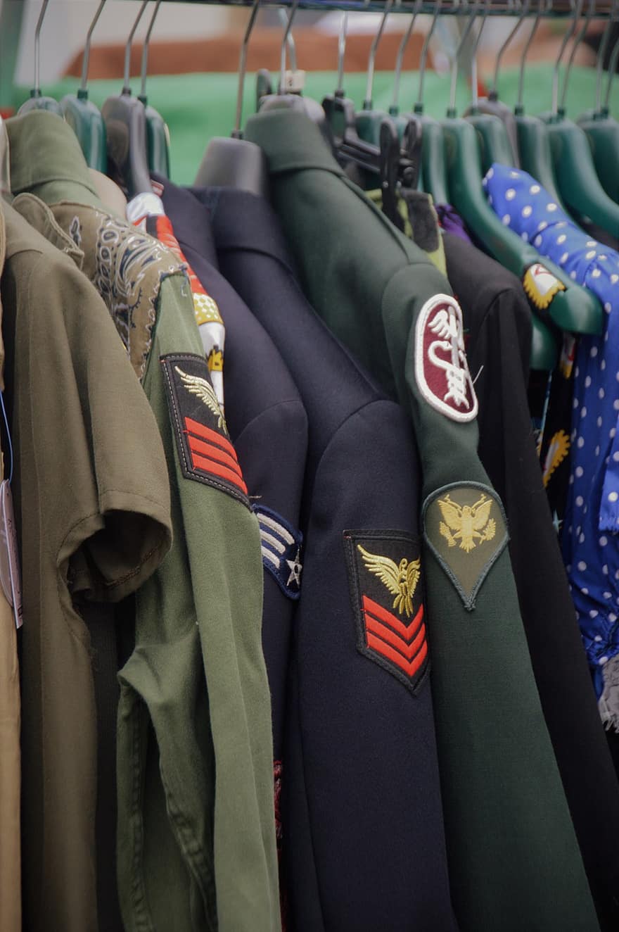 dulap pentru haine, uniforma militara