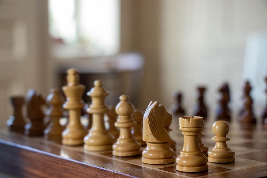 šachy, šachové figurky, desková hra, šachovnice, Bílé šachové figurky, strategie, taktika, hra