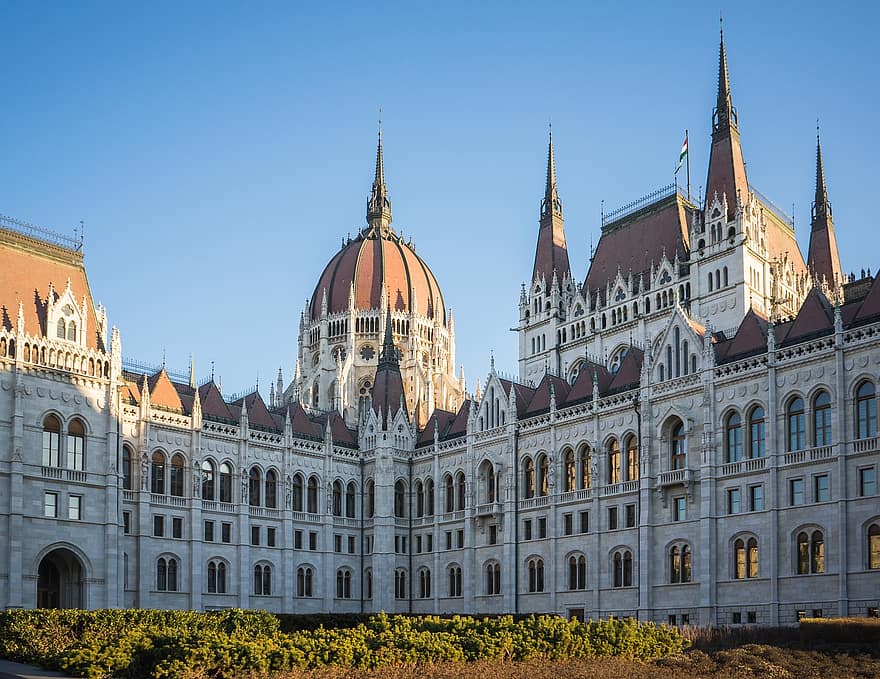 بودابست ، هنغاريا ، مجلسي البرلمان ، البرلمان المجري ، مدينة ، القصر المجري ، أوروبا ، السياحة ، معلم معروف