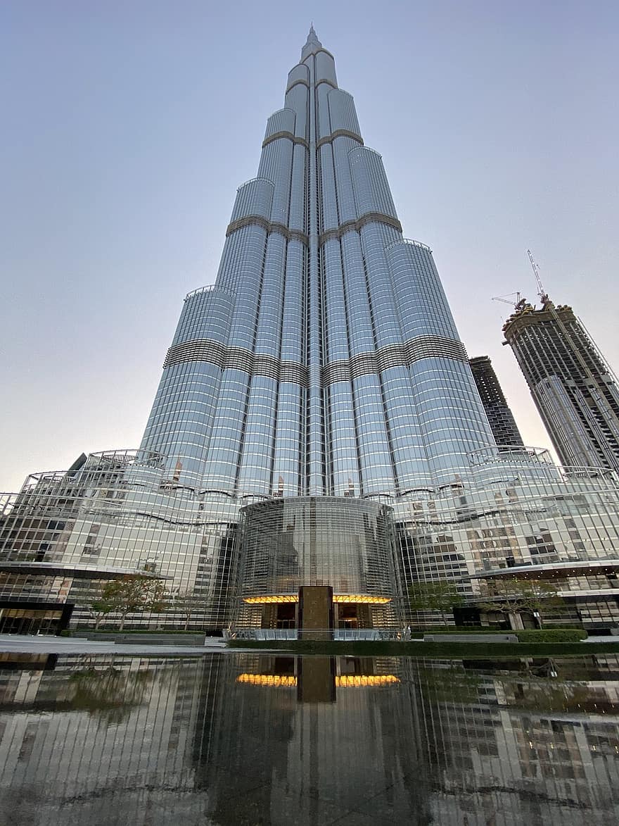 برج خليفة ، ناطحة سحاب ، مدينة ، دبي ، الإمارات العربية المتحدة ، معلم معروف ، ماء ، انعكاس ، بناء ، مظهر زائف ، الحضاري