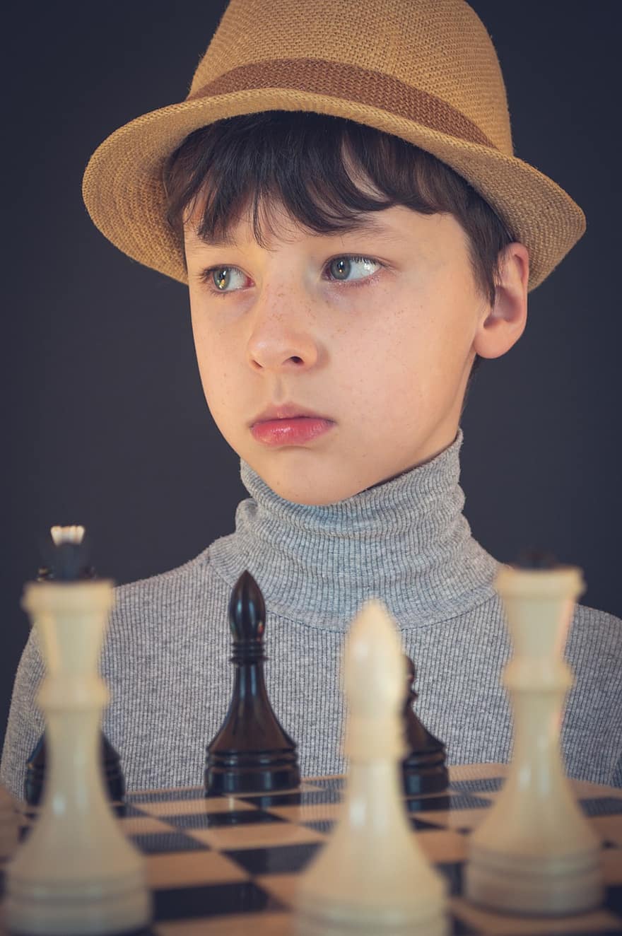 صبي ، في سن المراهقة ، شطرنج ، قبعة ، لعبه ، وجه ، شخص ، التعبير ، عتيق ، الرجعية
