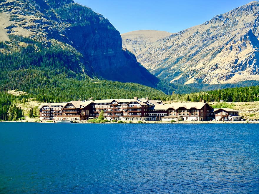 lago atual rápido, Many Glacier Lodge