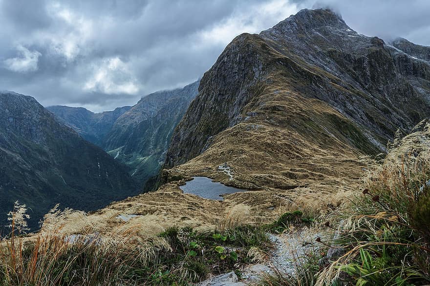 bergen, stenar, spår, damm, gräs, milford ljud, Nya Zeeland, vild, vandring, natur, kall