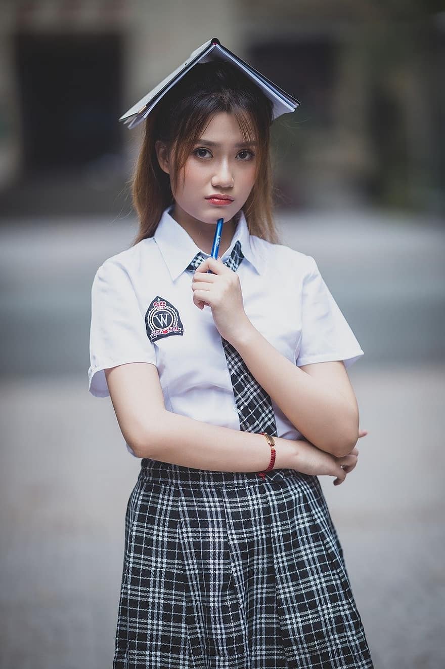 mada, mokyklos uniforma, mergina, nešiojamas kompiuteris, vietnamiečių, moksleivė, studentas, modelis, moteris, grožis, gražus