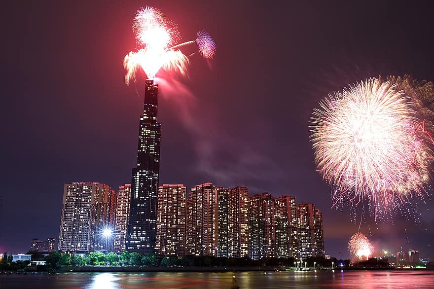 prédios, cidade, fogos de artifício, luzes da cidade, arranha-céu, céu noturno, baía, celebração, ano Novo, urbano, arquitetura