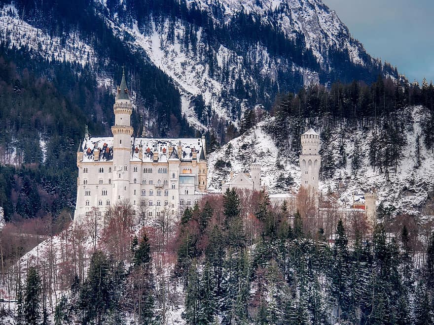 Märchenschloss, Schloss, Hügel, Zitadelle, Fort, Festung, Burgtürme, Befestigung, Schnee, Schneeberge, Hochland