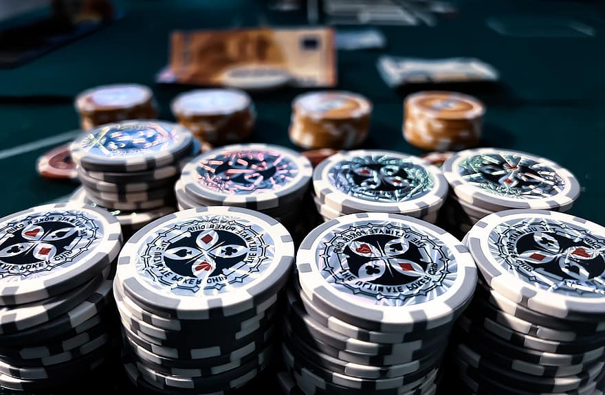 chips, poker, casino, geld, het gokken, gok chip, vrijetijdsspellen, succes, geluk, risico, tafel