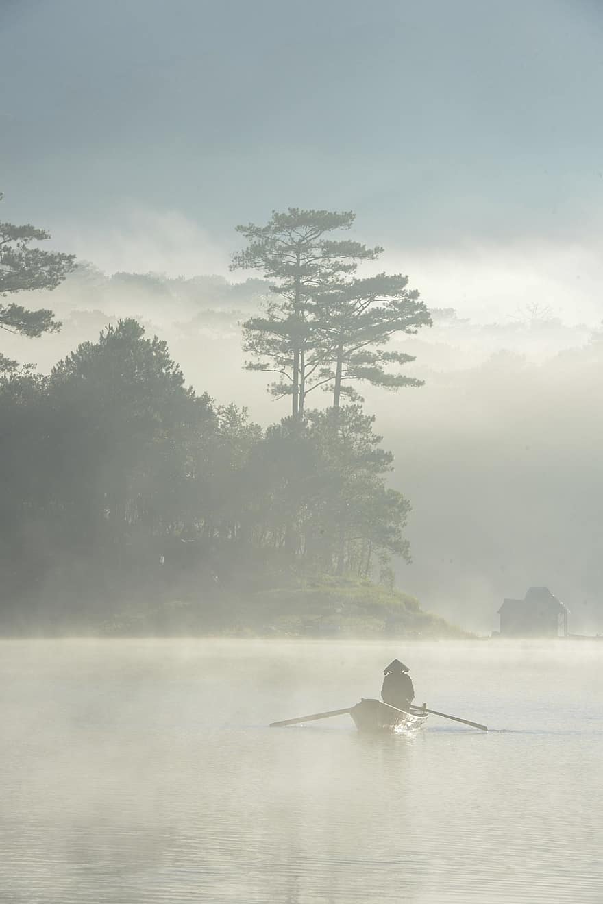 Un pêcheur sur le lac Tuyen-lam, pêcheur, pêche, Lac, tuyen lam, da lat, le vietnam, bateau, eau, le coucher du soleil, paysage