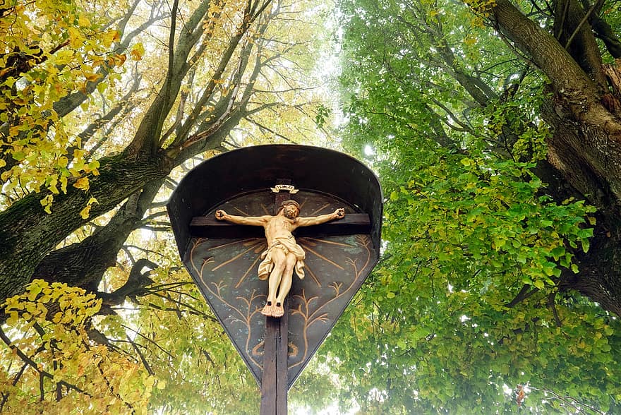 Маркер Pilgr Wayside Mark, ліс, осінь, розп’яття, релігія, християнство, віра