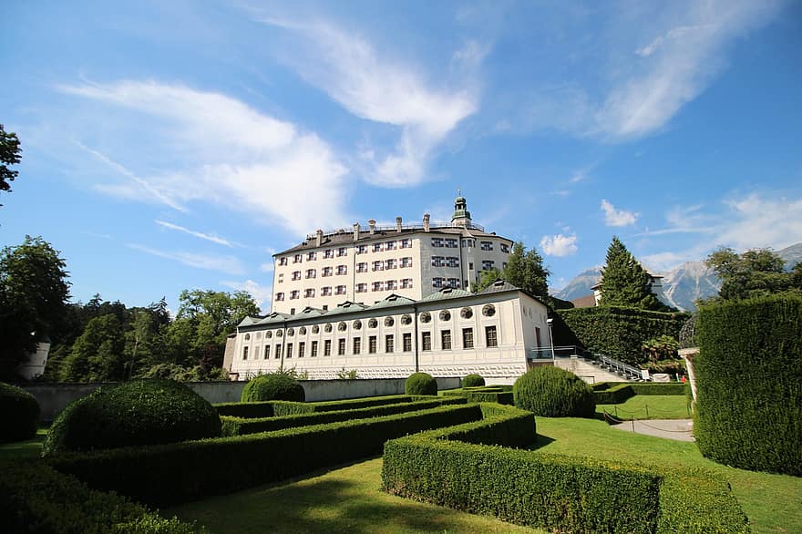 castello, Innsbruck, architettura del giardino, architettura, posto famoso, esterno dell'edificio, storia, estate, struttura costruita, erba, blu